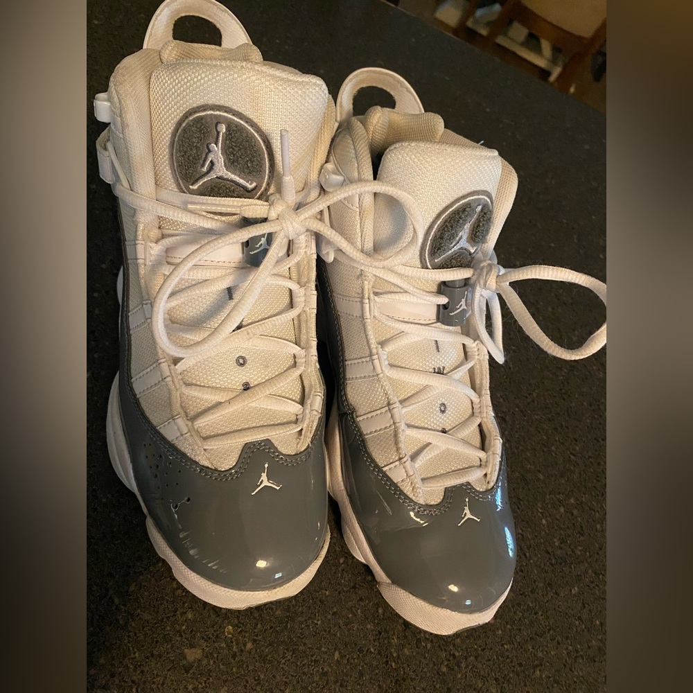 Boys Jordan’s size 6.5